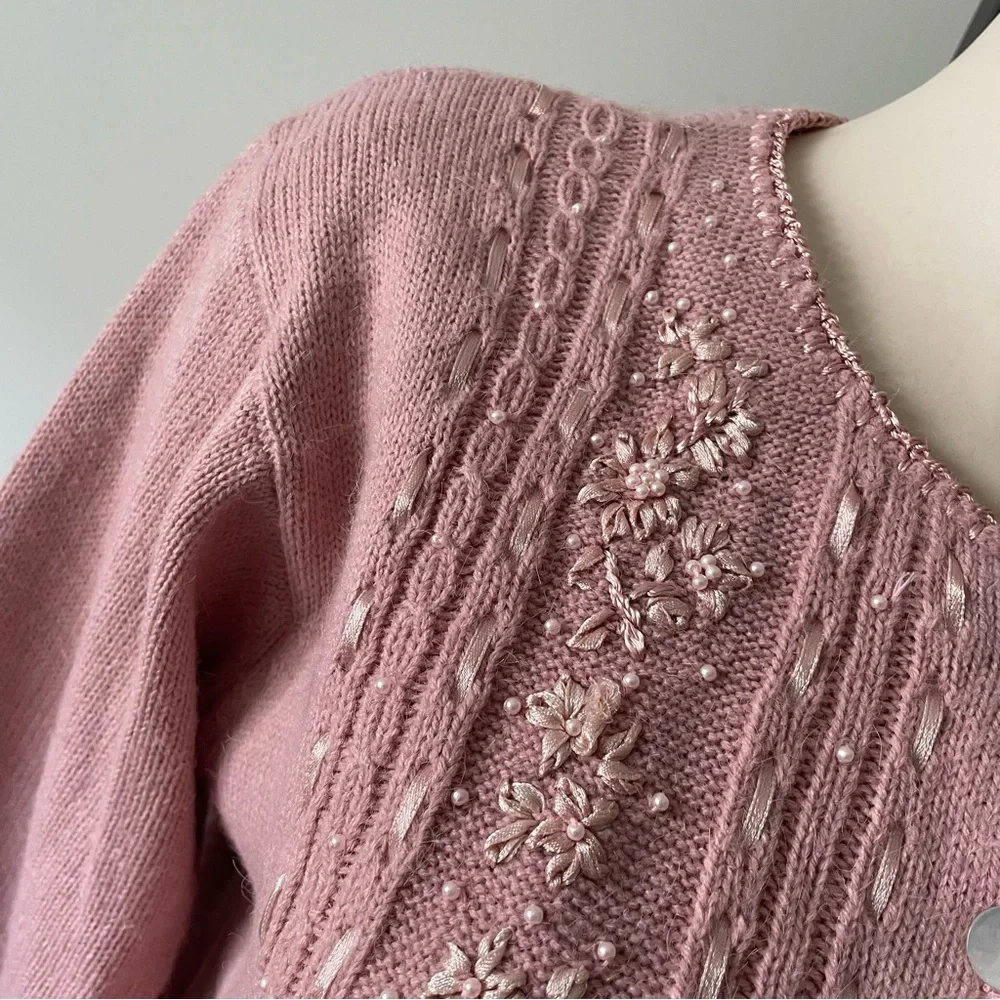 Vintage Alfred Dunner Pink Knit Button Down Cardigan Faux Pearls & Ribbons - Picture 4 of 11